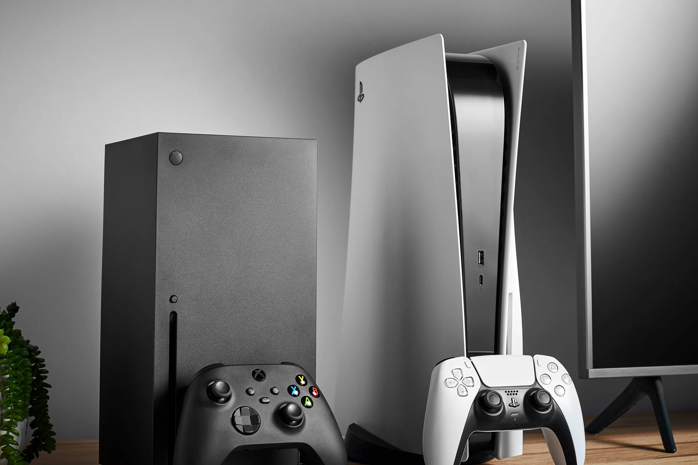 Gear-Xbox-vs-PS5-1230432282.webp